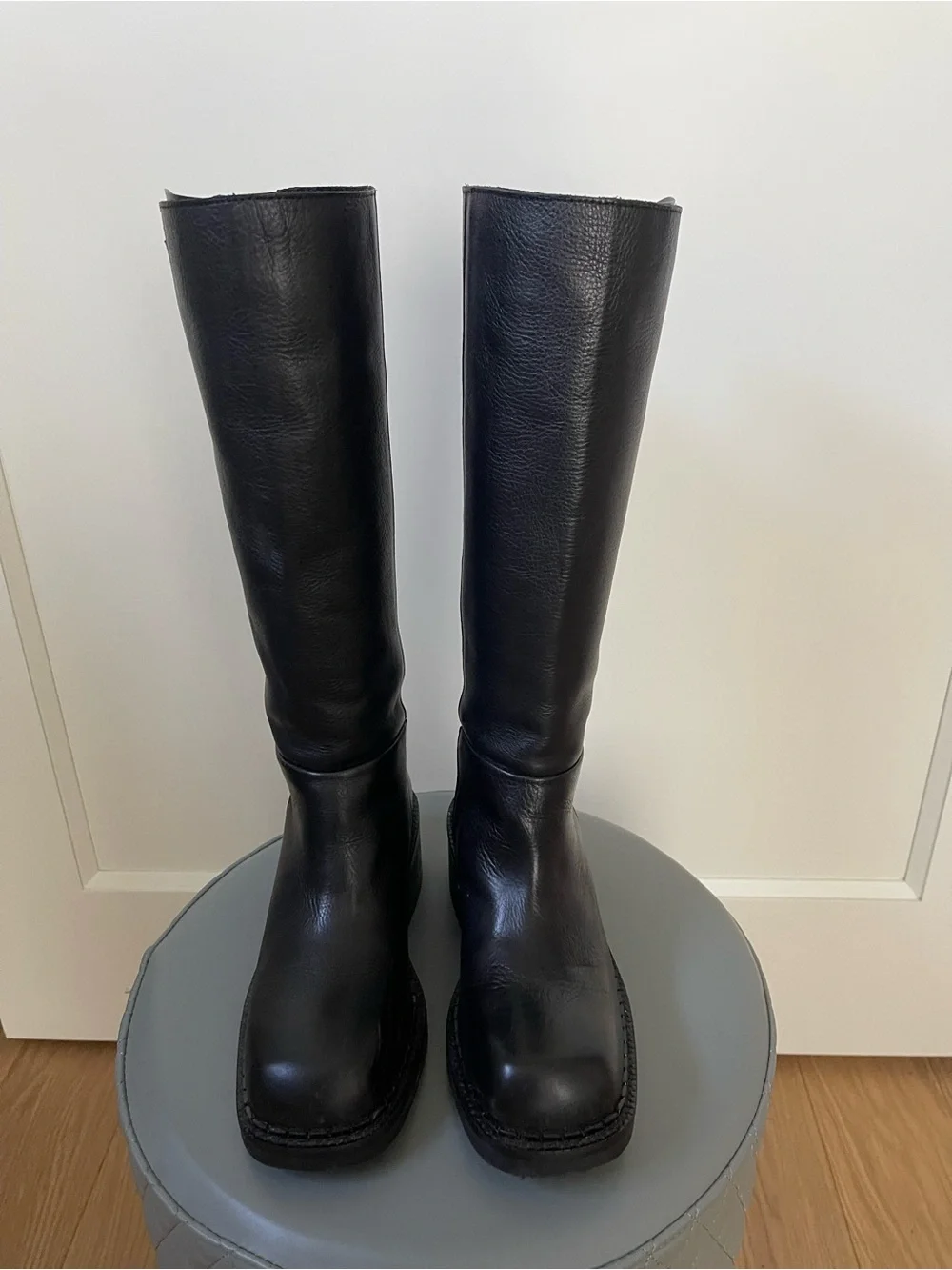 Steve Madden Davos black Leather Knee-High Women's Boot size 7